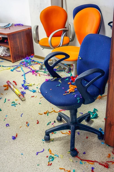 Flama sonra parti ve kutlama ile ofis koltukları