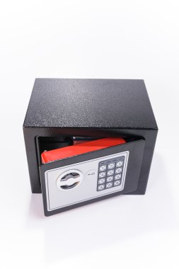 Emniyetli, açık kasa kapısı 