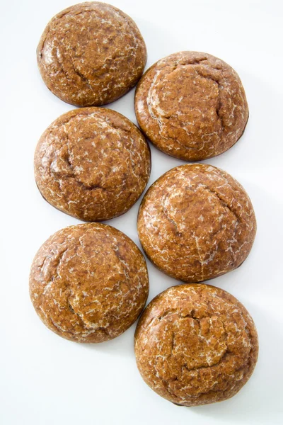 Seis biscoitos de gengibre com cobertura — Fotografia de Stock
