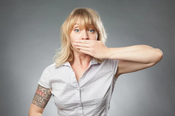 Portrait of young woman — Stock Photo, Image