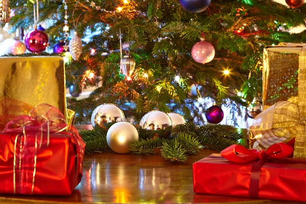 Christmas presents, Christmas tree — Stock Photo, Image