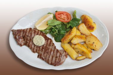 Mangalda biftek mache, c bitki ezmesi, patates kızartması ile