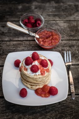 Ahududu ve nektarin krem, Ahududu reçeli ile Pancakes