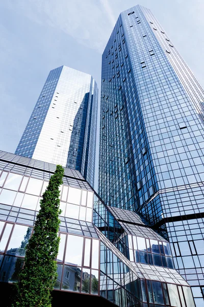 Německo, Frankfurt, pohled z Deutsche Bank s mrakodrap — Stock fotografie