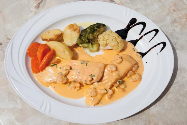 Close up of salmon with lobster sauce,mixed vegetable and roaste — Stock Photo, Image