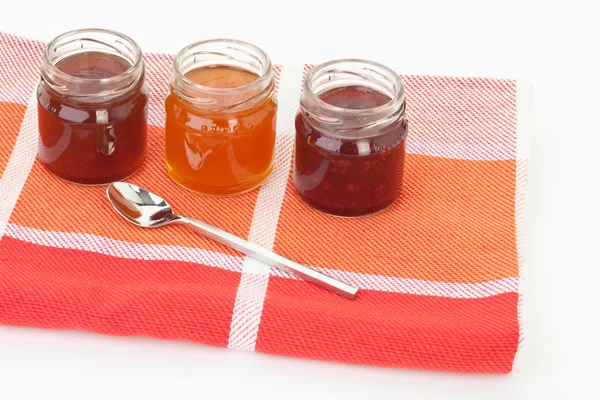 Variedad de mermelada y cuchara en servilleta —  Fotos de Stock