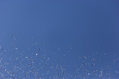 Almanya, Bavyera, Schaeftlarn, mavi gökyüzü karşı sıçramasına çeşme