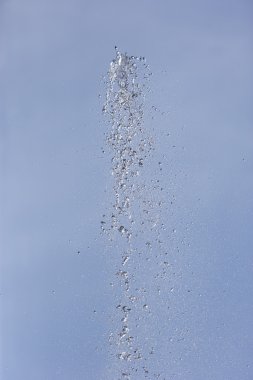 Almanya, Bavyera, Schaeftlarn, mavi gökyüzü karşı sıçramasına çeşme