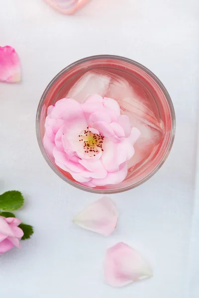 Limonada de rosa caseira — Fotografia de Stock