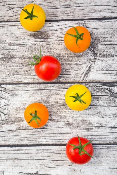 Tomates, naranja, amarillo y rojo —  Fotos de Stock