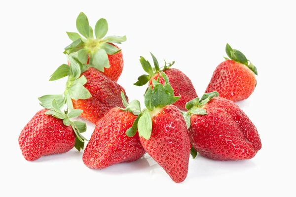 新鲜的草莓，在白色的背景下，关闭 — 图库照片