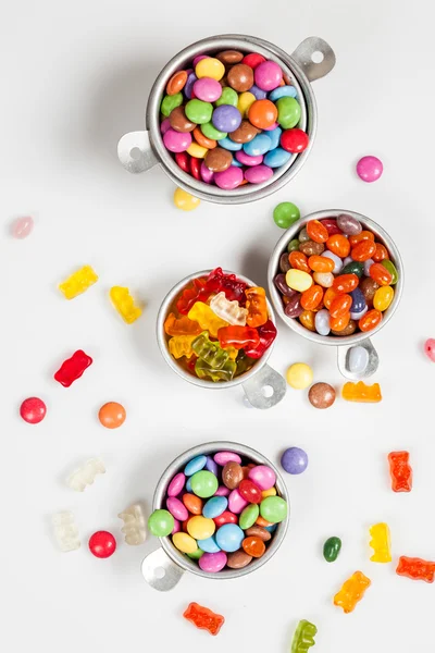 Tres tipos diferentes de dulces, ositos de goma, gotas de chocolate, gelatina —  Fotos de Stock