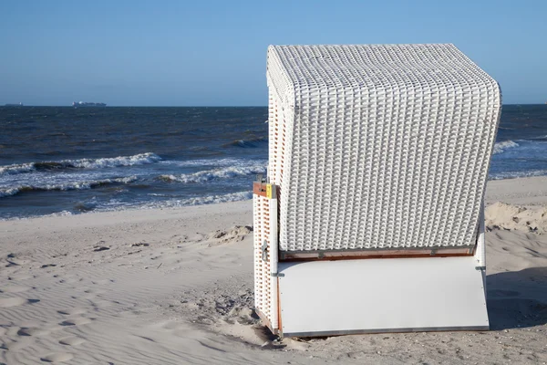 Deutschland, niedersachsen, wangerooge, strand und liegestuhl — Stockfoto