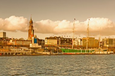 Almanya, Hamburg, St. Michael'ın kiliseden Elbe Nehri