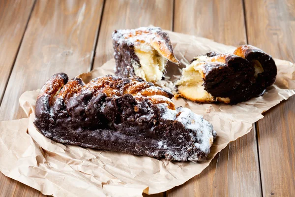 Papír, fa csokoládé Marcipán torta — Stock Fotó