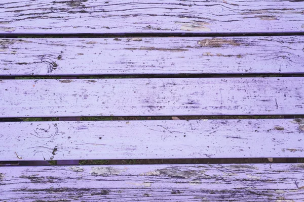 Oude houten tafel, paars, gelakt, volledige frame — Stockfoto