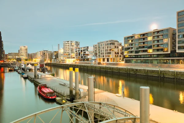 Alemanha, Hamburgo, vista sobre o novo distrito Hafencity, arco moderno — Fotografia de Stock