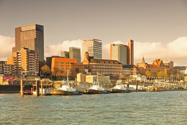 Tyskland, Hamburg, skyline av Hamburg, Visa från floden Elbe — Stockfoto