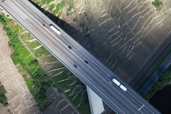 Jerman, Rhineland-Palatinate, Pemandangan jembatan motorway di atas mosell — Stok Foto