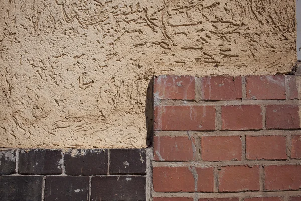 Buitenmuur, gips en bakstenen — Stockfoto