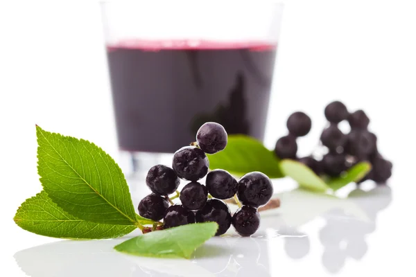 Chokeberries, Glass with aronia juice — Stock Photo, Image