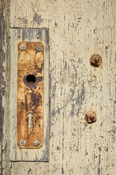 Montaje de puerta oxidada en madera —  Fotos de Stock