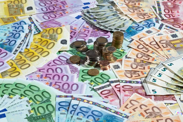 Várias notas e moedas de euro como fundo — Fotografia de Stock