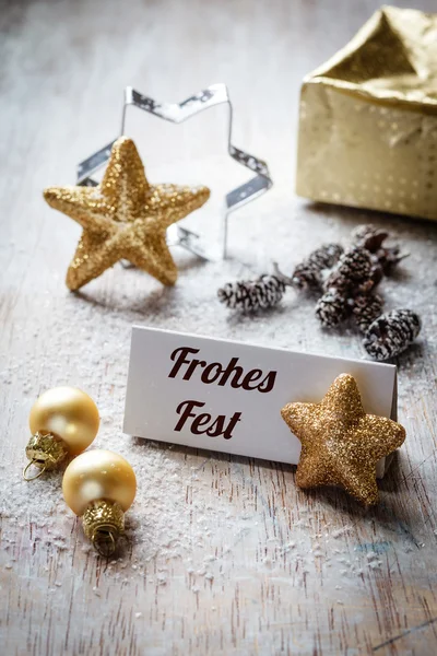 Weihnachtszeit, Stilleben mit deutschen Wünschen, Schild, auf Holz — Stockfoto