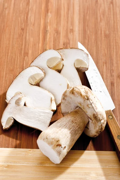 Sliced ceps on chopping board, elevated view — Stock Photo, Image