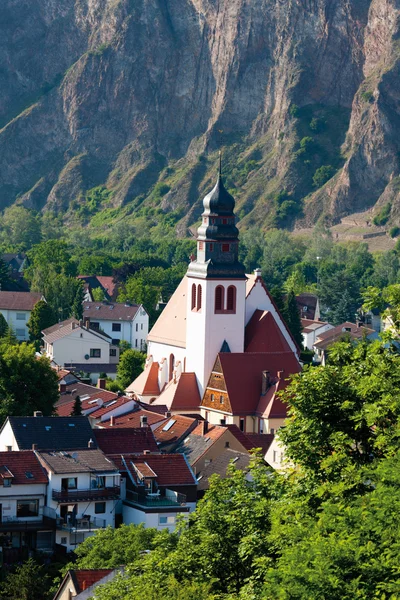 Tyskland, Rheinland-Pfalz, utsikt över rotenfels och dålig muenster — Stockfoto