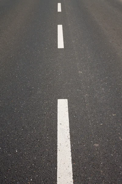 Alemanha, Renânia do Norte-Vestefália, estrada, asfalto, linha central — Fotografia de Stock