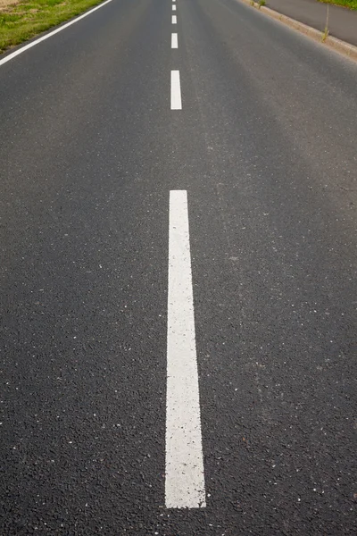Alemanha, Renânia do Norte-Vestefália, estrada, asfalto, curva — Fotografia de Stock