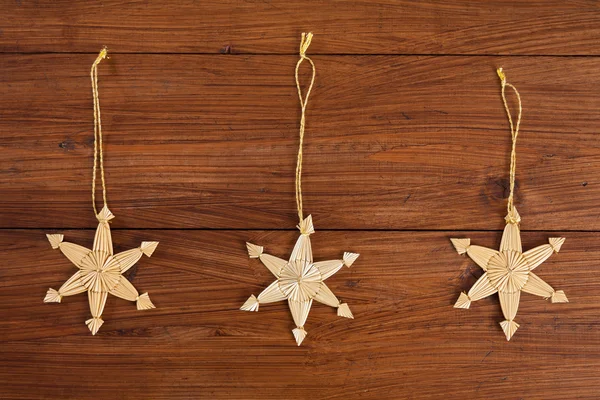 Juldekoration på trä, staw stjärnor — Stockfoto