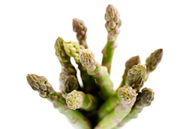 Bir avuç yeşil kuşkonmaz.