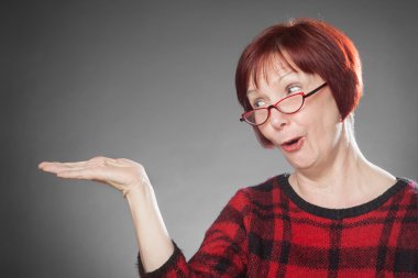 Kızıl saçlı kadın, portre, yüz ifadesi, hayret