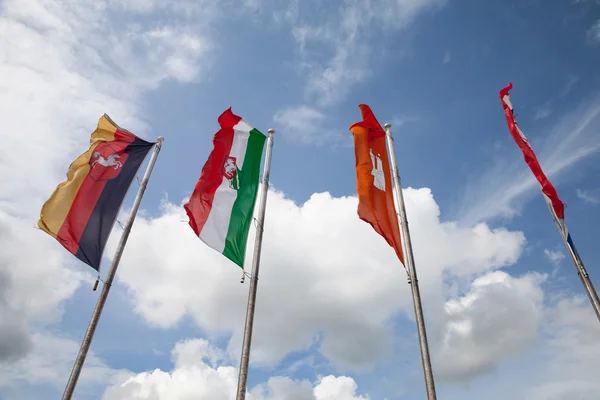 Banderas de los estados federales, Baja Sajonia, Renania del Norte-Westfalia, H — Foto de Stock