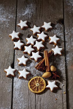 Noel tarçınlı yıldız