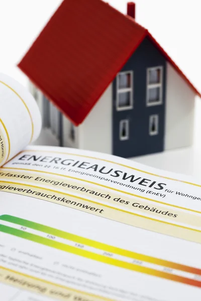 Modello di casa con certificato di prestazione energetica — Foto Stock