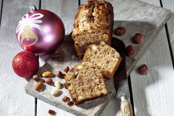 Gâteau aux fruits de Noël aux noix — Photo