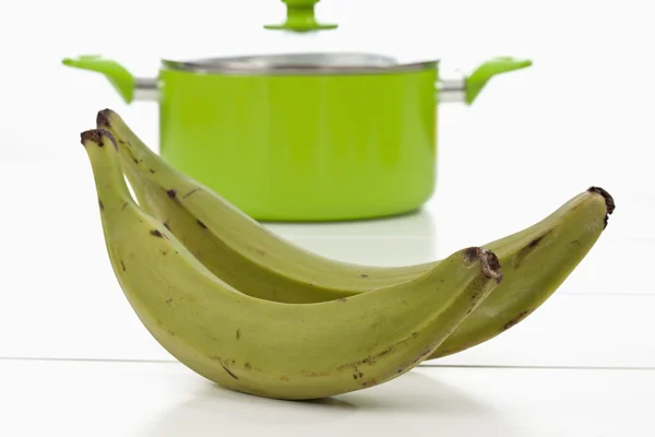 Ramo de plátanos y maceta verde —  Fotos de Stock