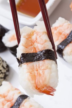 Maki sushi plaka, yakın çekim