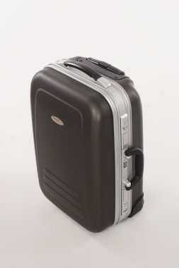 Gümüş ve siyah bavul beyaz arka plan