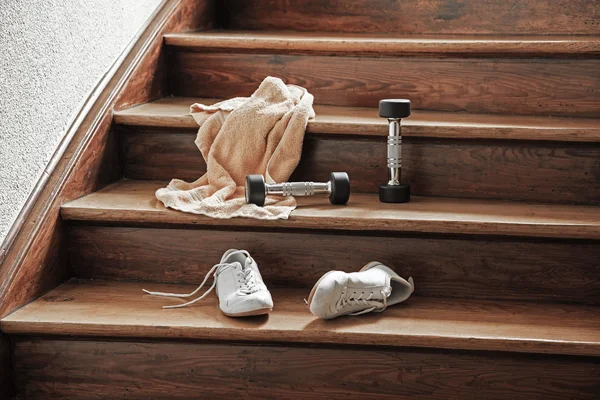 Equipamientos deportivos ton escaleras de madera — Foto de Stock