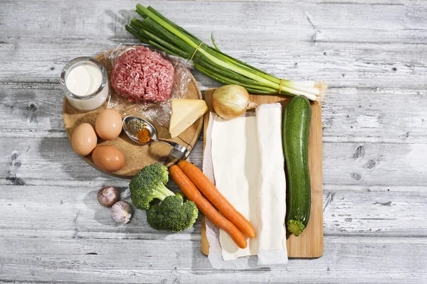 Zutaten für Tarte mit Hackfleisch und Gemüse — Stockfoto