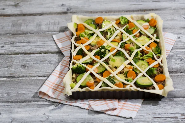 Tarte con carne picada y verduras —  Fotos de Stock