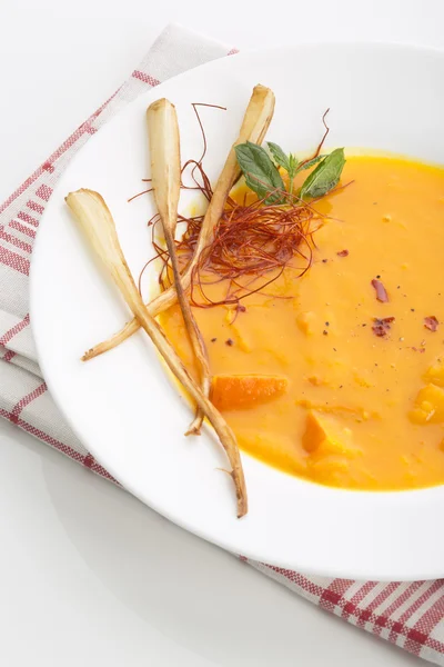 Hokkaido-sopa no guardanapo de pano no fundo branco — Fotografia de Stock