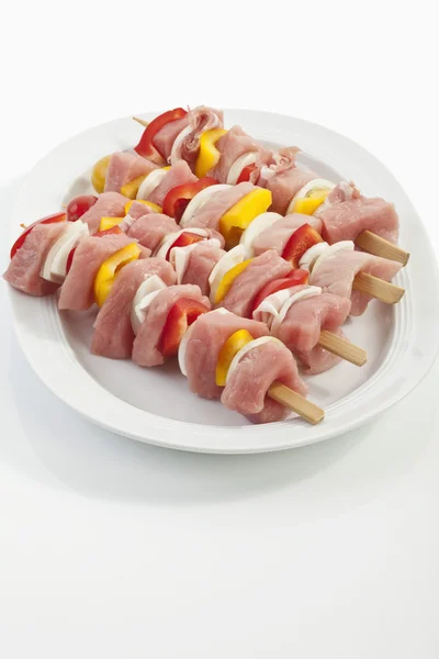 Raw shashlik skewers on plate, elevated view — Stock Photo, Image