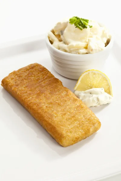 Bacalhau com salada de batata — Fotografia de Stock