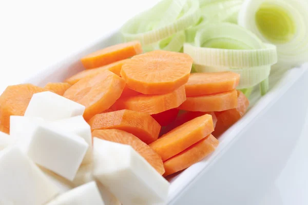 Verduras en rodajas en un tazón, cerrar —  Fotos de Stock