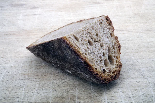 Pedaço de pão castanho — Fotografia de Stock